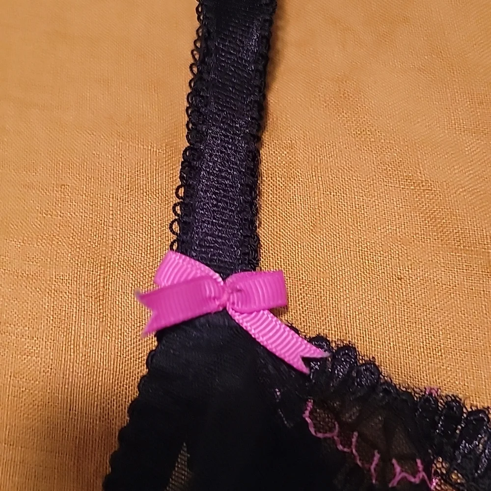 Black sheer plunge bra 36F - Picture 3 of 5